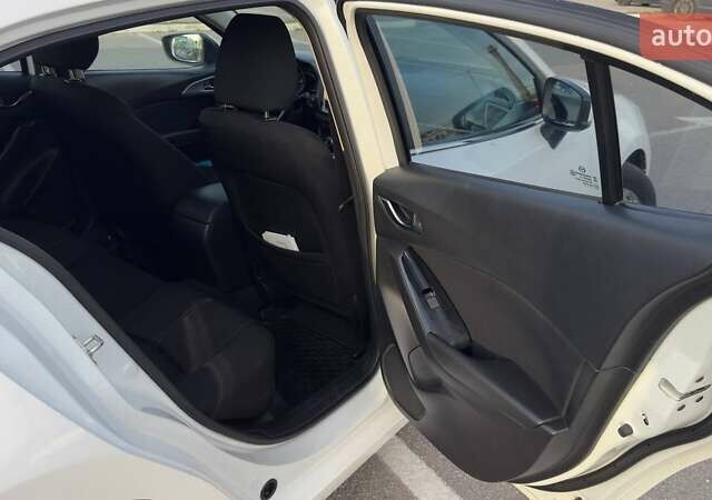 Білий Мазда 3, об'ємом двигуна 1.5 л та пробігом 144 тис. км за 13500 $, фото 17 на Automoto.ua