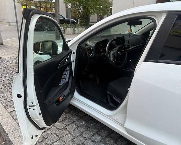 Белый Мазда 3, объемом двигателя 2 л и пробегом 109 тыс. км за 11800 $, фото 6 на Automoto.ua
