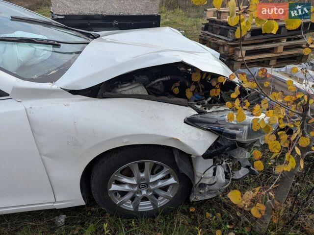 Белый Мазда 3, объемом двигателя 2 л и пробегом 80 тыс. км за 7650 $, фото 3 на Automoto.ua