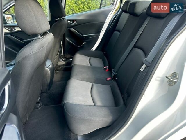 Белый Мазда 3, объемом двигателя 2 л и пробегом 95 тыс. км за 11800 $, фото 28 на Automoto.ua