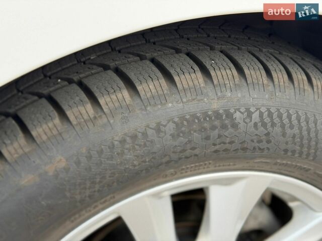 Білий Мазда 3, об'ємом двигуна 2 л та пробігом 70 тис. км за 12500 $, фото 8 на Automoto.ua