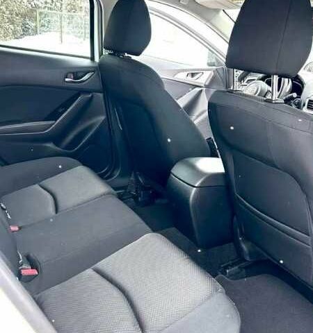Белый Мазда 3, объемом двигателя 2 л и пробегом 130 тыс. км за 9330 $, фото 5 на Automoto.ua
