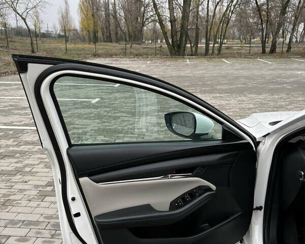 Білий Мазда 3, об'ємом двигуна 2.49 л та пробігом 83 тис. км за 16300 $, фото 4 на Automoto.ua