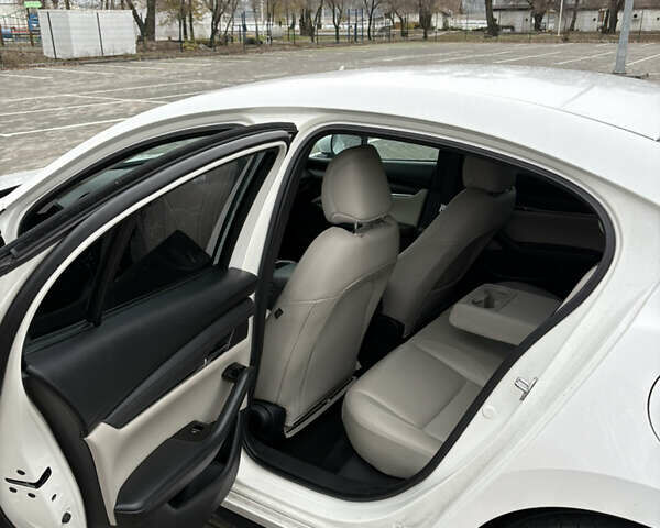 Белый Мазда 3, объемом двигателя 2.49 л и пробегом 83 тыс. км за 17500 $, фото 3 на Automoto.ua