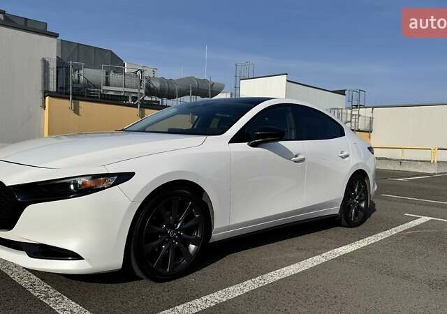 Белый Мазда 3, объемом двигателя 2.49 л и пробегом 65 тыс. км за 17999 $, фото 1 на Automoto.ua