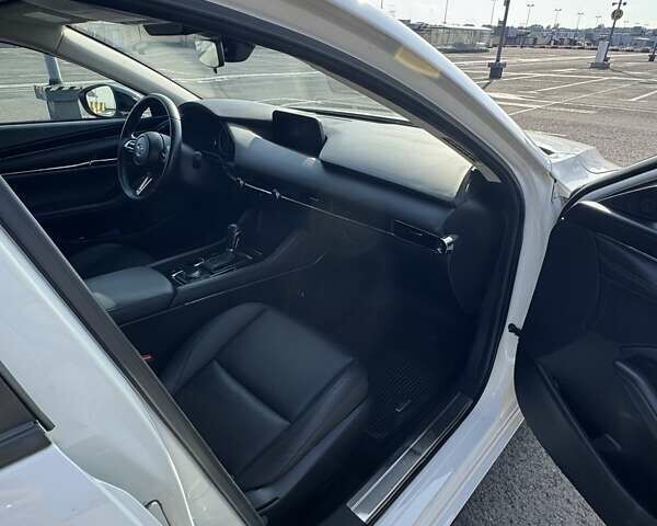 Белый Мазда 3, объемом двигателя 2.49 л и пробегом 65 тыс. км за 17999 $, фото 16 на Automoto.ua