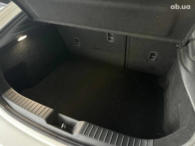 Белый Мазда 3, объемом двигателя 2.5 л и пробегом 57 тыс. км за 16440 $, фото 11 на Automoto.ua