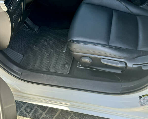 Белый Мазда 3, объемом двигателя 2.5 л и пробегом 93 тыс. км за 16500 $, фото 12 на Automoto.ua