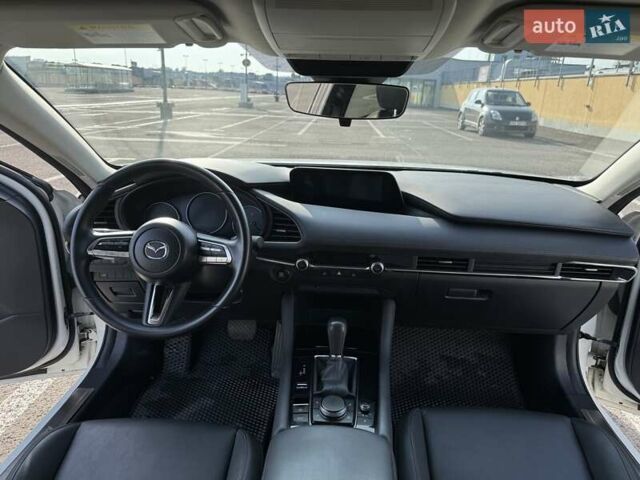 Белый Мазда 3, объемом двигателя 2.49 л и пробегом 65 тыс. км за 17999 $, фото 15 на Automoto.ua