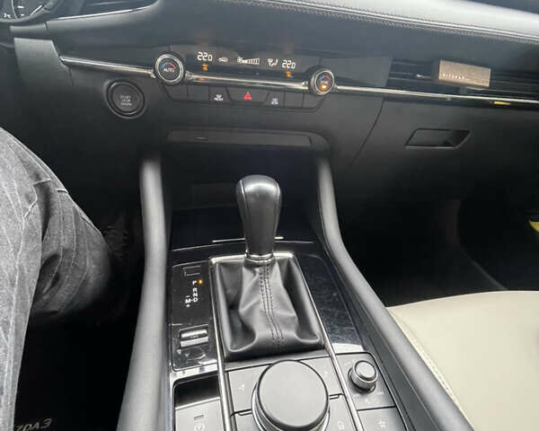 Белый Мазда 3, объемом двигателя 2.49 л и пробегом 95 тыс. км за 16399 $, фото 12 на Automoto.ua