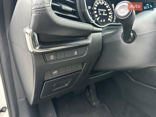 Білий Мазда 3, об'ємом двигуна 2.49 л та пробігом 76 тис. км за 17200 $, фото 11 на Automoto.ua
