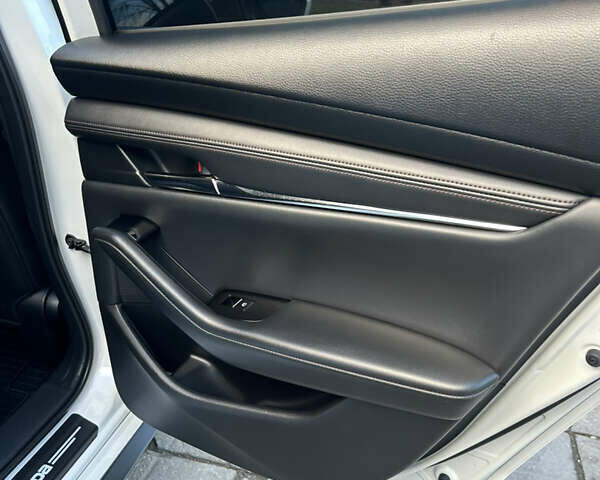 Белый Мазда 3, объемом двигателя 2.49 л и пробегом 152 тыс. км за 17800 $, фото 12 на Automoto.ua