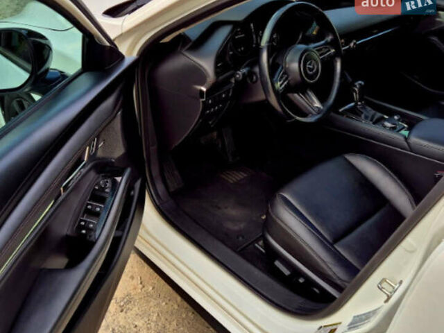 Белый Мазда 3, объемом двигателя 2.49 л и пробегом 84 тыс. км за 17800 $, фото 6 на Automoto.ua