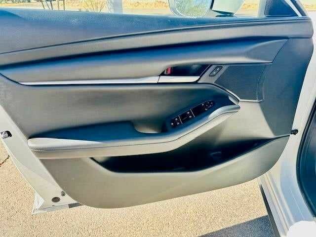 Білий Мазда 3, об'ємом двигуна 2.5 л та пробігом 29 тис. км за 3000 $, фото 8 на Automoto.ua