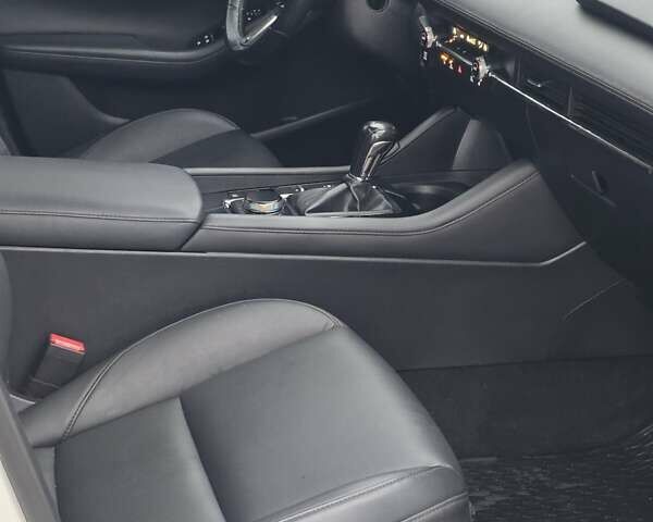 Белый Мазда 3, объемом двигателя 2.49 л и пробегом 140 тыс. км за 14950 $, фото 4 на Automoto.ua