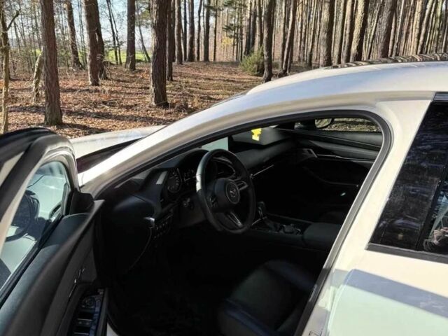 Белый Мазда 3, объемом двигателя 2.5 л и пробегом 49 тыс. км за 14000 $, фото 5 на Automoto.ua