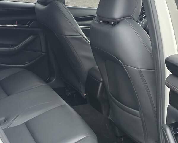 Белый Мазда 3, объемом двигателя 2.49 л и пробегом 140 тыс. км за 14950 $, фото 10 на Automoto.ua