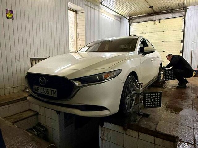 Белый Мазда 3, объемом двигателя 2.5 л и пробегом 6100 тыс. км за 18000 $, фото 9 на Automoto.ua