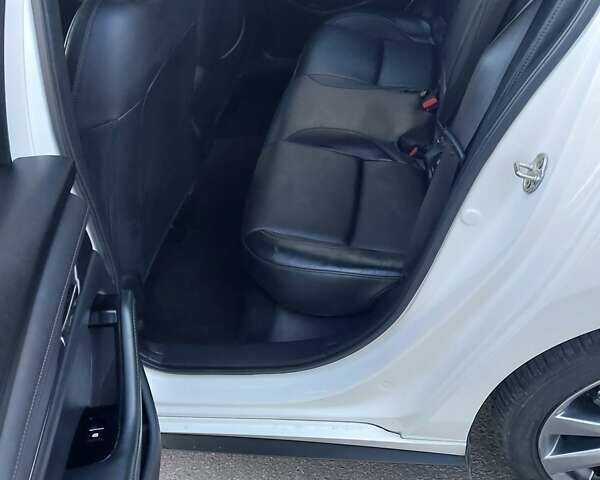 Белый Мазда 3, объемом двигателя 2.49 л и пробегом 18 тыс. км за 17800 $, фото 8 на Automoto.ua