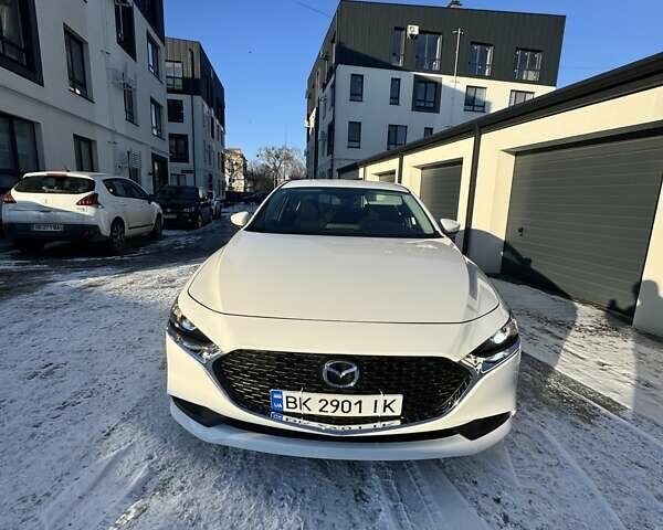 Белый Мазда 3, объемом двигателя 2 л и пробегом 7 тыс. км за 21500 $, фото 1 на Automoto.ua