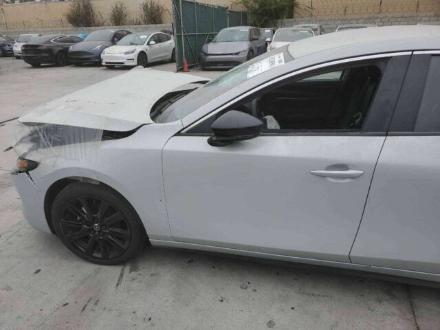 Белый Мазда 3, объемом двигателя 2.5 л и пробегом 6 тыс. км за 15000 $, фото 5 на Automoto.ua