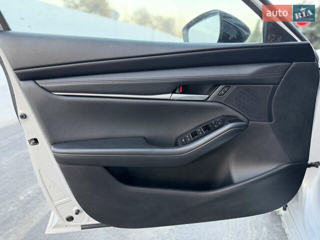 Белый Мазда 3, объемом двигателя 2.49 л и пробегом 5 тыс. км за 22700 $, фото 5 на Automoto.ua