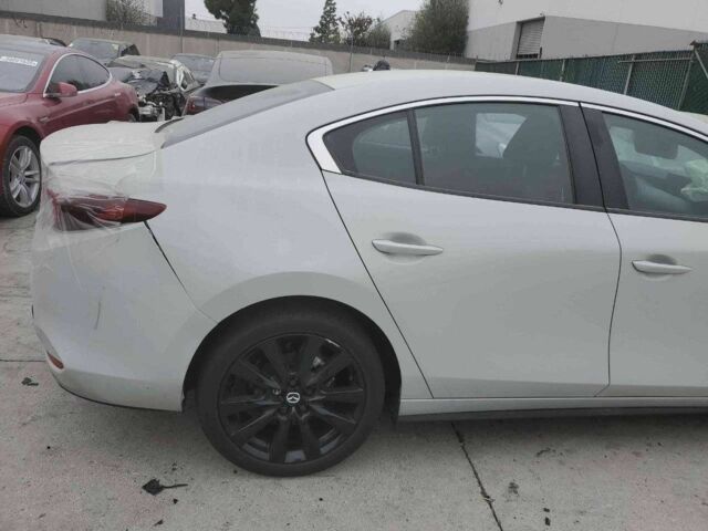 Белый Мазда 3, объемом двигателя 2.5 л и пробегом 6 тыс. км за 15000 $, фото 3 на Automoto.ua