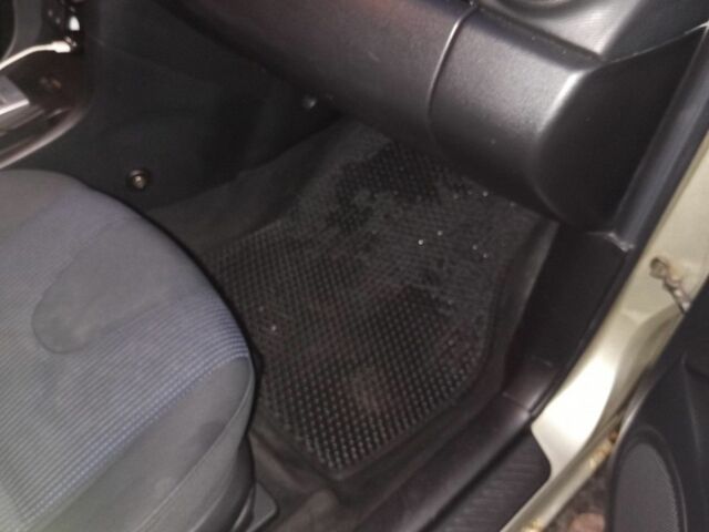 Бежевий Мазда 3, об'ємом двигуна 1.6 л та пробігом 265 тис. км за 3350 $, фото 17 на Automoto.ua