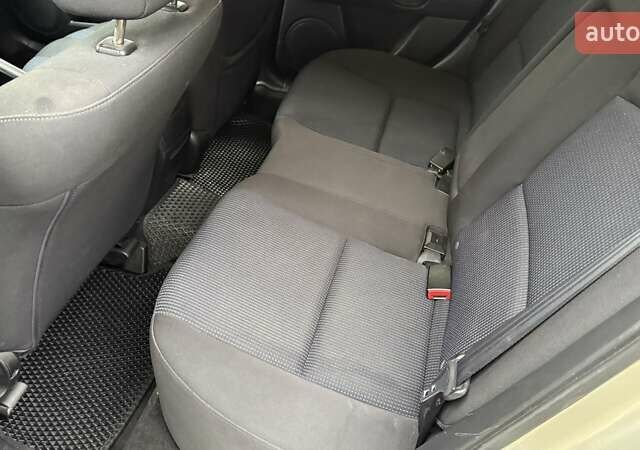 Бежевый Мазда 3, объемом двигателя 1.6 л и пробегом 262 тыс. км за 4250 $, фото 19 на Automoto.ua