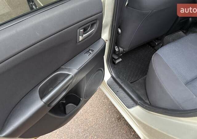 Бежевый Мазда 3, объемом двигателя 1.6 л и пробегом 262 тыс. км за 4250 $, фото 16 на Automoto.ua