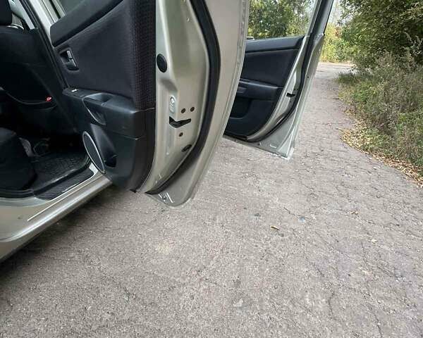Бежевий Мазда 3, об'ємом двигуна 1.6 л та пробігом 250 тис. км за 4600 $, фото 8 на Automoto.ua