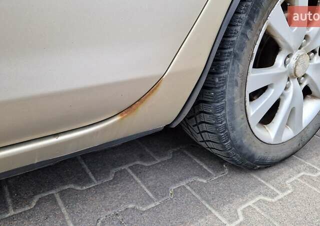 Бежевий Мазда 3, об'ємом двигуна 1.6 л та пробігом 243 тис. км за 5100 $, фото 18 на Automoto.ua