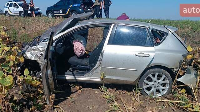 Бежевый Мазда 3, объемом двигателя 2 л и пробегом 190 тыс. км за 500 $, фото 1 на Automoto.ua