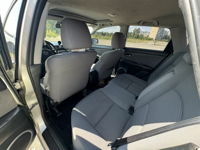 Бежевый Мазда 3, объемом двигателя 1.6 л и пробегом 250 тыс. км за 3950 $, фото 5 на Automoto.ua