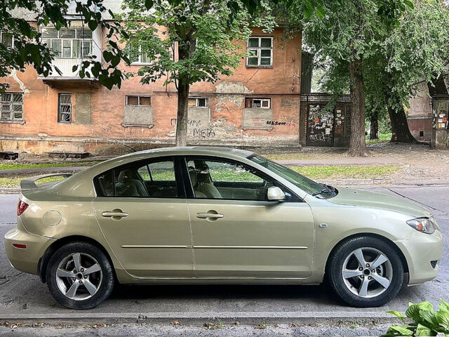 Бежевый Мазда 3, объемом двигателя 2 л и пробегом 270 тыс. км за 4100 $, фото 1 на Automoto.ua