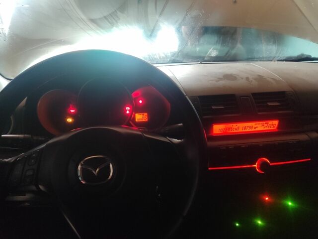 Бежевий Мазда 3, об'ємом двигуна 1.6 л та пробігом 360 тис. км за 1550 $, фото 2 на Automoto.ua