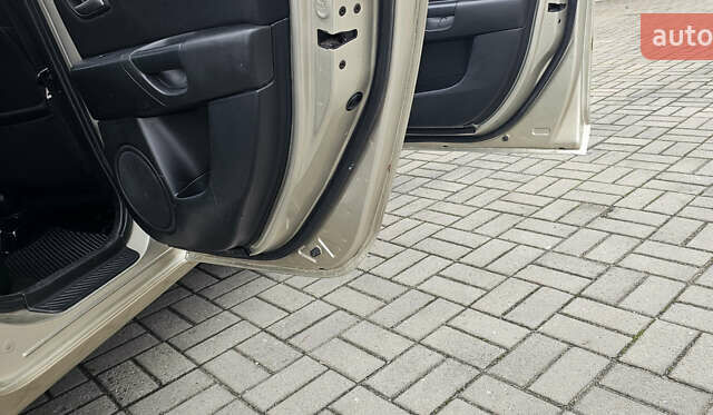 Бежевый Мазда 3, объемом двигателя 1.6 л и пробегом 236 тыс. км за 4900 $, фото 18 на Automoto.ua