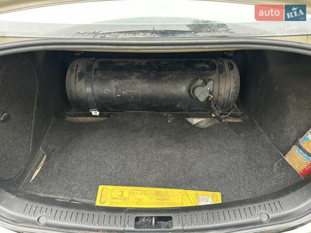 Бежевий Мазда 3, об'ємом двигуна 1.6 л та пробігом 252 тис. км за 4000 $, фото 5 на Automoto.ua