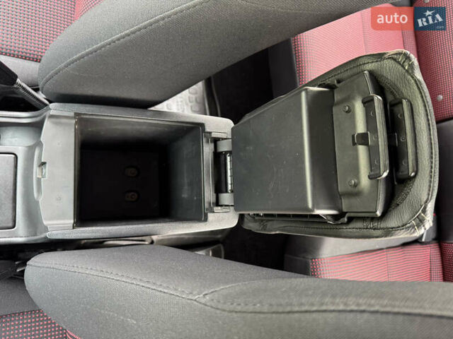 Мазда 3 2006 у Полтаві на Automoto.ua Бежевий Мазда 3, об'ємом двигуна 1.6 л та пробігом 193 тис. км за 6500 $, фото 49 на Automoto.ua