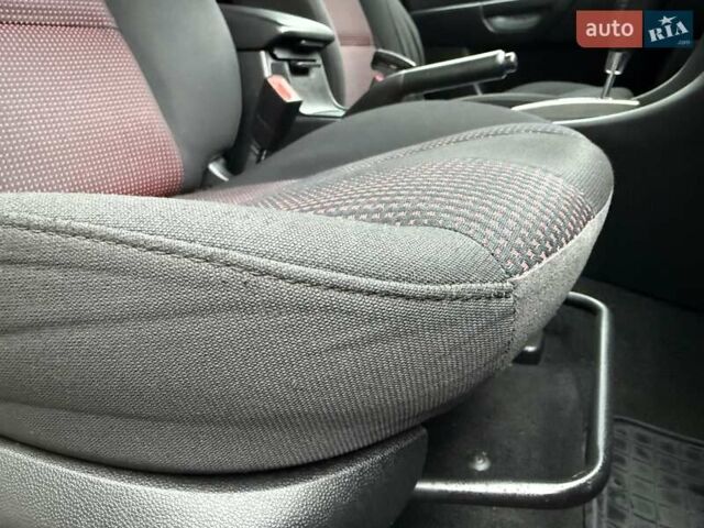 Бежевый Мазда 3, объемом двигателя 1.6 л и пробегом 220 тыс. км за 3499 $, фото 32 на Automoto.ua