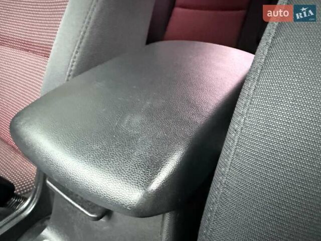 Бежевый Мазда 3, объемом двигателя 1.6 л и пробегом 220 тыс. км за 3499 $, фото 51 на Automoto.ua