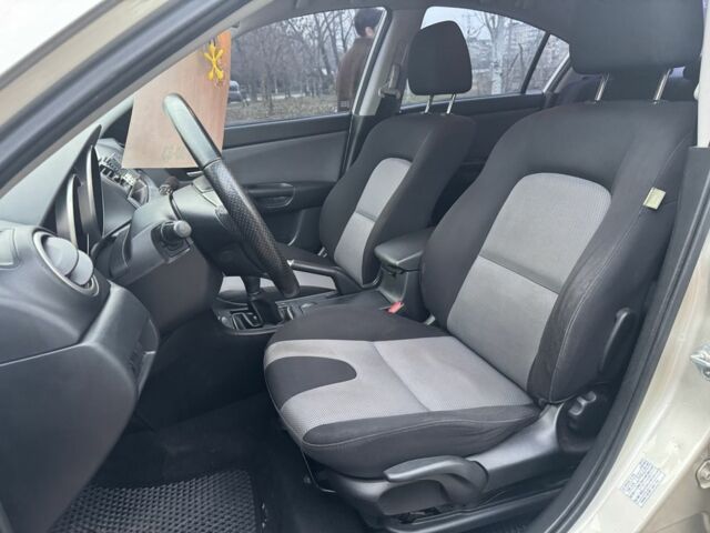 Бежевый Мазда 3, объемом двигателя 2 л и пробегом 184 тыс. км за 5350 $, фото 8 на Automoto.ua