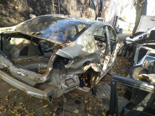 Мазда 3 2007 в Дубно на Automoto.ua Бежевый Мазда 3, объемом двигателя 1.6 л и пробегом 100 тыс. км за 400 $, фото 3 на Automoto.ua