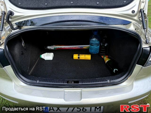 Бежевый Мазда 3, объемом двигателя 1.6 л и пробегом 220 тыс. км за 5600 $, фото 9 на Automoto.ua