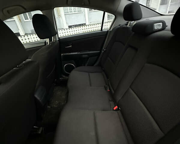 Бежевый Мазда 3, объемом двигателя 1.6 л и пробегом 350 тыс. км за 3700 $, фото 5 на Automoto.ua