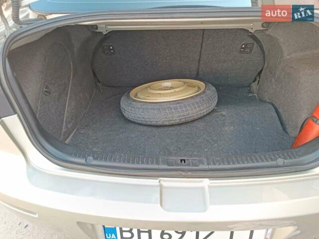 Бежевий Мазда 3, об'ємом двигуна 1.6 л та пробігом 280 тис. км за 4650 $, фото 23 на Automoto.ua