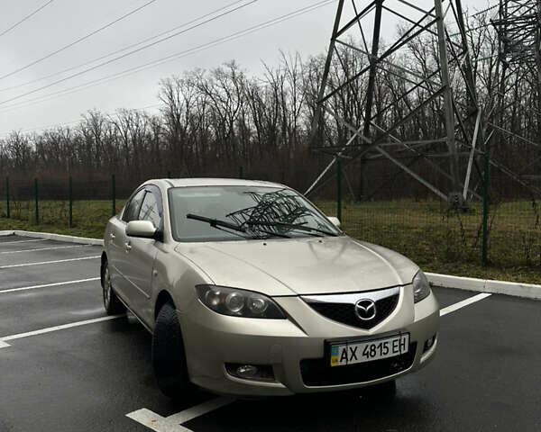 Бежевый Мазда 3, объемом двигателя 1.6 л и пробегом 350 тыс. км за 3700 $, фото 1 на Automoto.ua