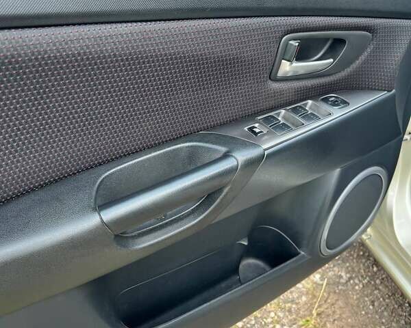 Бежевый Мазда 3, объемом двигателя 1.6 л и пробегом 96 тыс. км за 6200 $, фото 24 на Automoto.ua