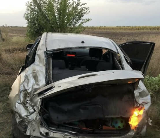 Бежевый Мазда 3, объемом двигателя 1.6 л и пробегом 222 тыс. км за 1500 $, фото 4 на Automoto.ua