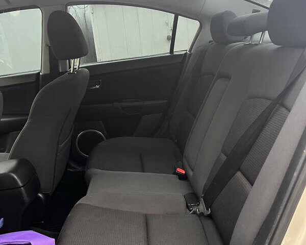 Бежевый Мазда 3, объемом двигателя 2 л и пробегом 147 тыс. км за 5000 $, фото 11 на Automoto.ua